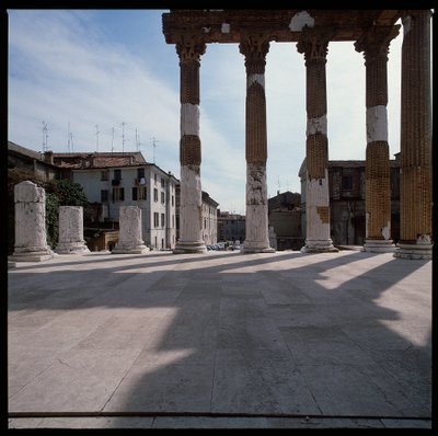 Römische Kunst: Ansicht des Kapitols (Capitolium), 73 n. Chr., Brescia, Italien von Roman