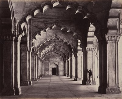 Agra. Die Motee Hasjid in der Perlenmoschee. Ansicht des gesamten Ganges von Samuel Bourne