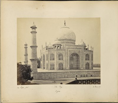 Agra; Der Taj, von der Ecke des Hofes von Samuel Bourne