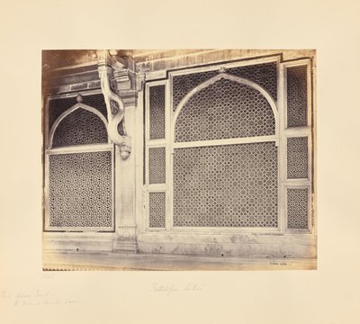 Futtypore Sikri; Zwei der Marmorbildschirme im Grab von Scheich Selim Chisti von Samuel Bourne