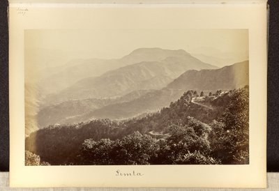 Simla; Der Tara Devi und umliegende Hügel von Boileaugunge von Samuel Bourne