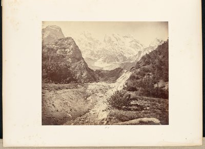 Schneebedeckte Gipfel in der Nähe des Gangootri-Gletschers von Samuel Bourne