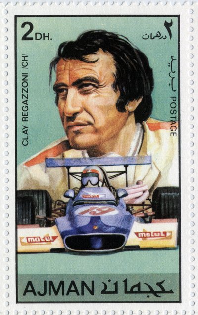 VAE-Briefmarke, die den Schweizer Rennfahrer Clay Regazzoni (geb. 1939) darstellt von School Arabic