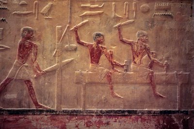 Altes Ägypten, Wandmalerei, Mastaba/Grab des Ti, Saqqara, 5. Dynastie, Zimmerleute sägen und hämmern, Balken formen von School Egyptian