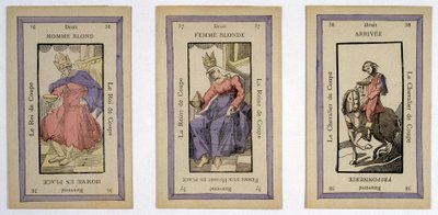 Alte Spielkarten mit dem König (blonder Mann), der Königin (blonde Frau) und dem Reiter (Ende) Tasse. Musée de la Carte à Jouier, Issy-les-Moulineaux von School French