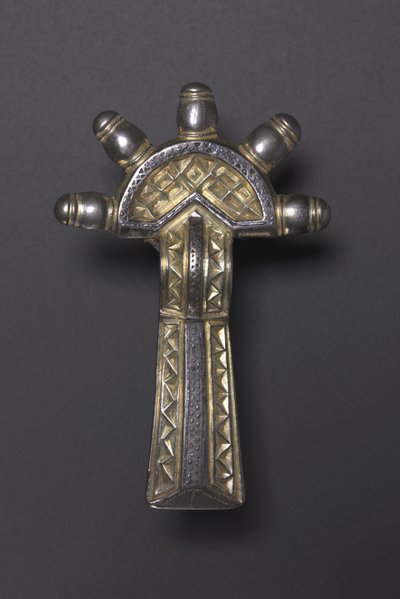 Bogenfibel, Alemannisch, 500-550 (versilbertes Silber und Niello) von School German