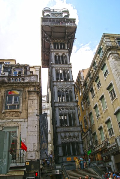 Santa Justa Aufzug, Lissabon, Portugal von School Portuguese