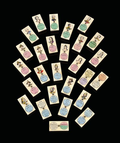 Ein Satz von siebenundzwanzig Ebenholz- und Knochendominos, die russische Zaren und Zarinendarstellen, ca. 1850-1875 von School Russian