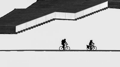 Silhouettierte Radfahrer Treppen von Shanrui Ren