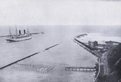 Eingang zum Hafen von Durban (s/w Foto) von South African Photographer