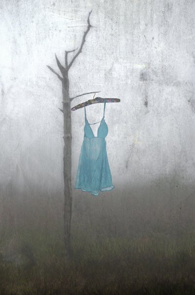 Nebliges blaues Kleid von Steven Gibson