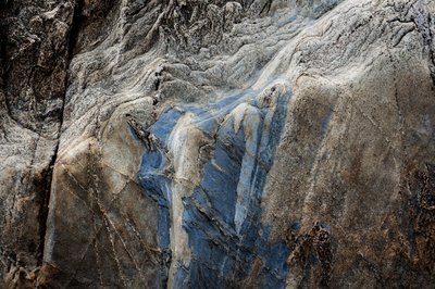 Gefalteter blauer Felsen von Studio Meikle