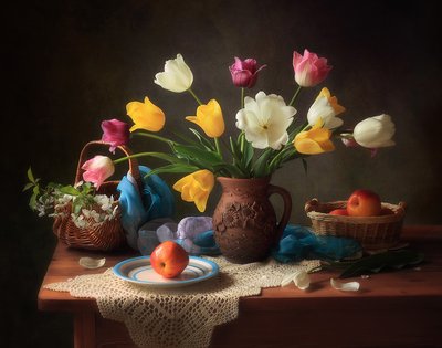 Klassisches Tulpen Stillleben von Tatyana Skorokhod