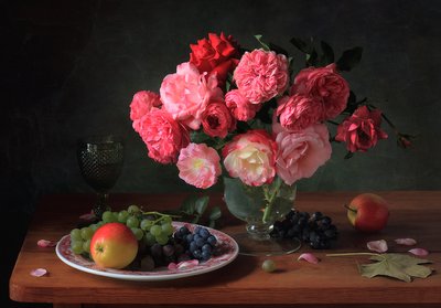 Dunkle Rose Stillleben von Tatyana Skorokhod