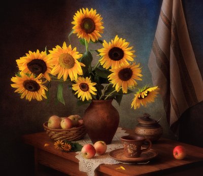 Goldene Sonnenblumen Stillleben von Tatyana Skorokhod