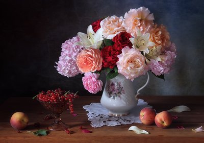 Üppiges Blumen Stillleben von Tatyana Skorokhod