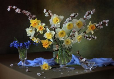 Frühlings-Narzissen-Arrangement von Tatyana Skorokhod