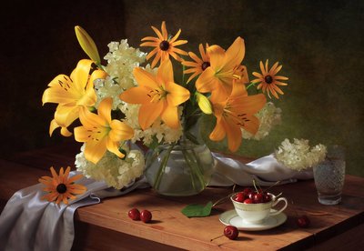 Lebendige Lilien und Kirschen von Tatyana Skorokhod