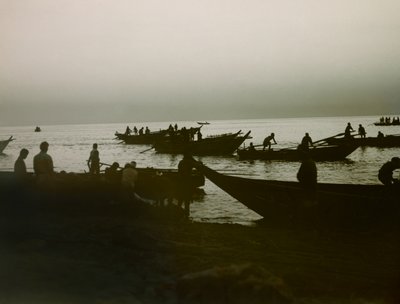 Japanischer Fischer auf See, um 1900 - 1915 von Teijiro Takagi
