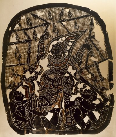 Szene aus dem Nang Yai Schattenspieltheater, das Virunjambang, Armeegeneral Dasakantha darstellt, geschnitztes Lederpanel, Thailand, thailändische Zivilisation von Thai School
