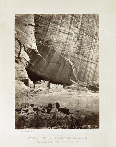 Antike Ruinen im Cañon de Chelle, N.M. (Territorium) von Timothy H. O