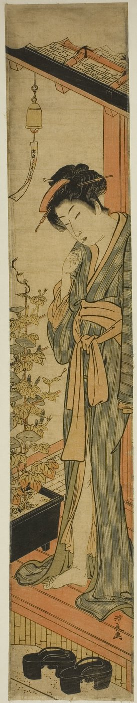 Frau bewundert Morgenblumen beim Zähneputzen von Torii Kiyonaga