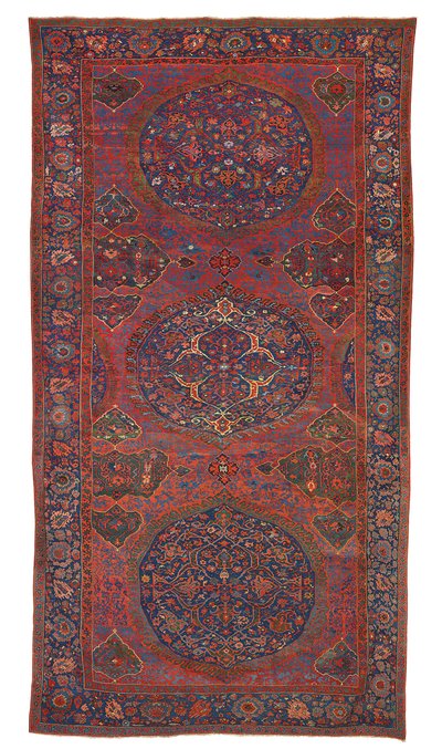 Großer dreifacher Medaillon-Ushak-Teppich, Westanatolien, frühes 17. Jahrhundert von Turkish School