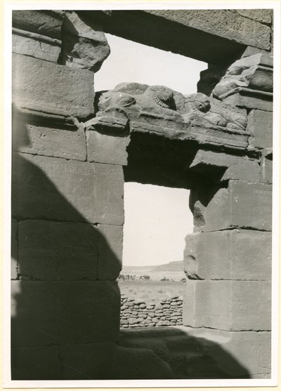 Architrav im Tempel, Naqa, Sudan, Fotografie von Ugo Monneret de Villard von Ugo Monneret de Villard