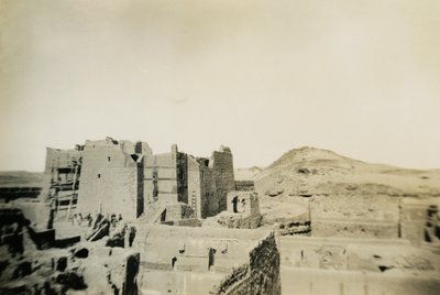 Kloster St. Simeon während seiner Restaurierung, Assuan, Ägypten, Fotografie von Ugo Monneret de Villard von Ugo Monneret de Villard