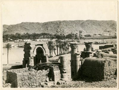 Tempel des Osiris, vor der Restaurierung, Bigeh-Insel, Ägypten, Fotografie von Ugo Monneret de Villard von Ugo Monneret de Villard