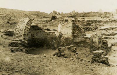 Dreilappiges Gebäude, al-Fustat, Ägypten, Fotografie von Ugo Monneret de Villard von Ugo Monneret de Villard