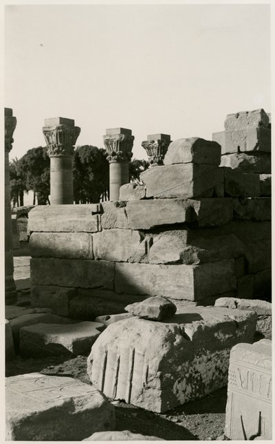 Ansicht des römischen Nymphäums, Dendera, Ägypten, Fotografie von Ugo Monneret de Villard von Ugo Monneret de Villard