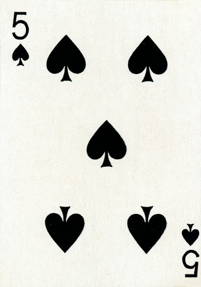 5 der Pik aus einem Kartenspiel von Goodall & Son Ltd., ca. 1940 von Unbekannt