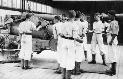 6-Zoll-Geschützdrill, Ausbildungseinrichtung der Royal Navy, Shotley, Suffolk, 1936 von Unbekannt