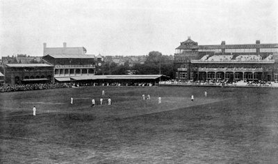 Ein Cricketspiel im Gange auf dem Lords Cricket Ground, London, 1912 von Unbekannt