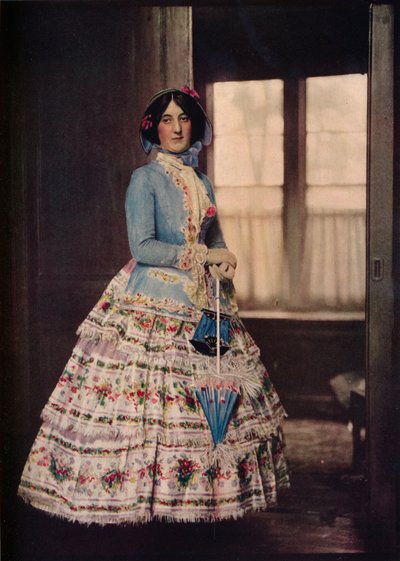 Ein bestickter Mantel mit einem schönen Seidenmusselinkleid. In Mode zwischen 1850 und 1860, um 1913 von Unbekannt