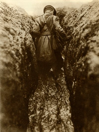 Ein Offizier in den Schützengräben, Frankreich, Erster Weltkrieg, 1916, 1935 von Unbekannt