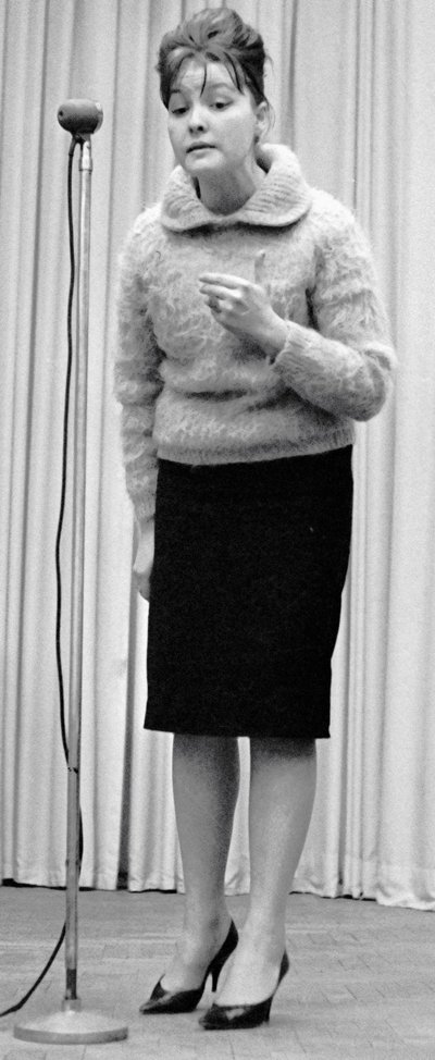 Bella Achmadulina, russische Dichterin, 1960er Jahre von Unbekannt