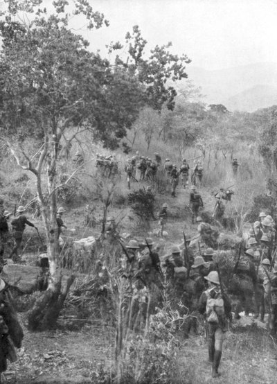Britische Truppen im Busch an der Grenze zu Deutsch-Ostafrika, Erster Weltkrieg, 1915 von Unbekannt