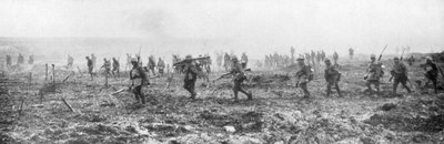 Kanadische Truppen im Niemandsland, Vimy, Frankreich, Erster Weltkrieg, 9. April 1917 von Unbekannt