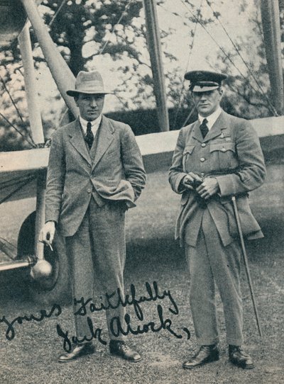 Captain John Alcock und Leutnant Arthur Whitten Brown, britische Flieger, ca. 1919 von Unbekannt