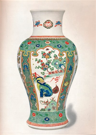 Famille Verte Vase, mit vier aufrechten Tafeln bemalt mit Felsen und blühenden Pflanzen, zwei Monstern von Unbekannt