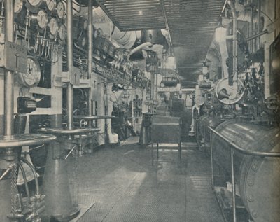 Vorderer Maschinenraum der Empress of Britain mit Steuerplattform, 1936 von Unbekannt