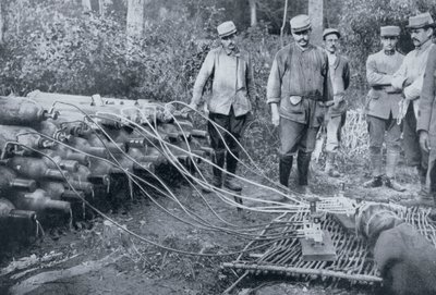 Französische Soldaten mit Gasflaschen, Erster Weltkrieg, 1915 von Unbekannt