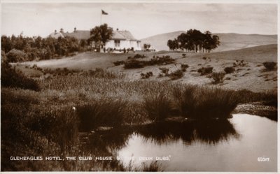 Gleneagles Hotel, Das Clubhaus & Die Deuk Dubs, um 1930 von Unbekannt