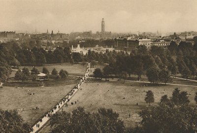 Green Park und Westminster von der Struktur, die den Ort des alten Devonshire usurpiert hat, um 1935 von Unbekannt