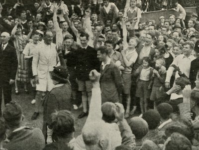 Seine Majestät in seinem Jungenlager in Southwold, 1937 von Unbekannt