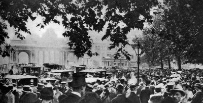 Hyde Park an einem schönen Ascot-Sonntag, London, 1926-1927 von Unbekannt