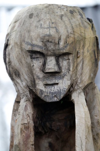 Jarai (Gia Rai) ethnische Gruppe. Schutzgeist eines Jarai-Grabes. Holzstatue. Kon Tum. Vietnam von Unbekannt