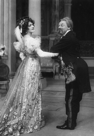 Miss Lily Elsie und Mr. George Graves in Die lustige Witwe, 20. Jahrhundert von Unbekannt